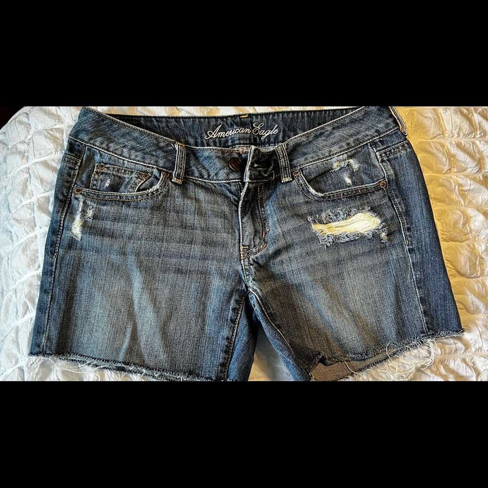 American Eagle 🦅 size 6 short.